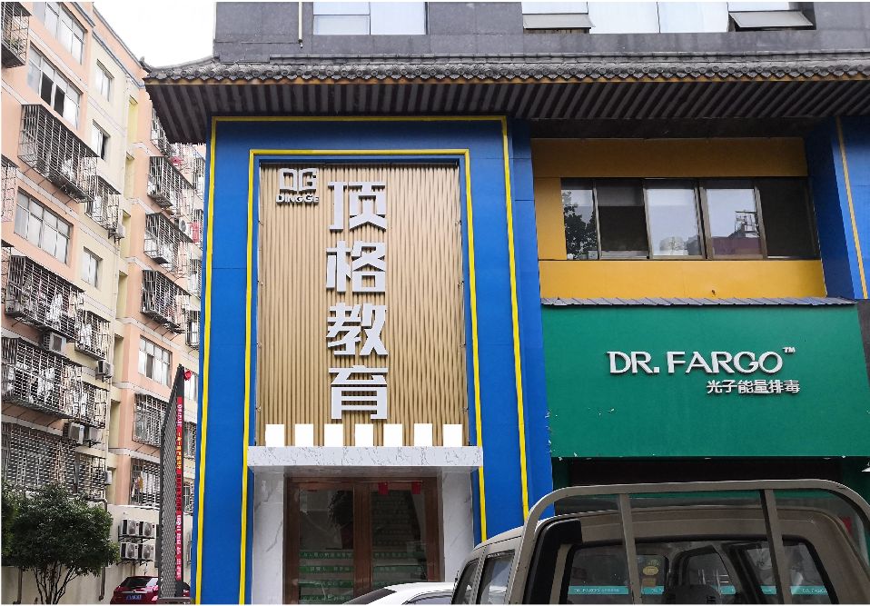 王屋门头设计要符合门店特色。